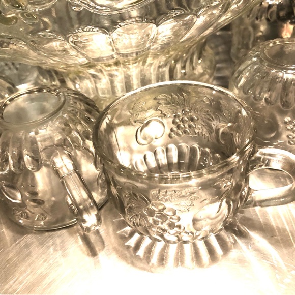 3486 VTG Punch Bowl Large Clear Glass Fruit Pattern  12 Cups 1 Plastic Ladle - Picture 9 of 13